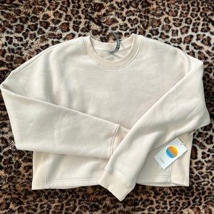 BNWT Vuori Crop Sweatshirt